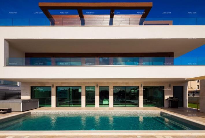 Haus Moderne Villa mit Pool und Meerblick in Premantura