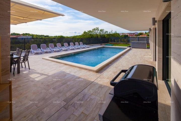 Haus Moderne Villa mit Pool und Meerblick in Premantura