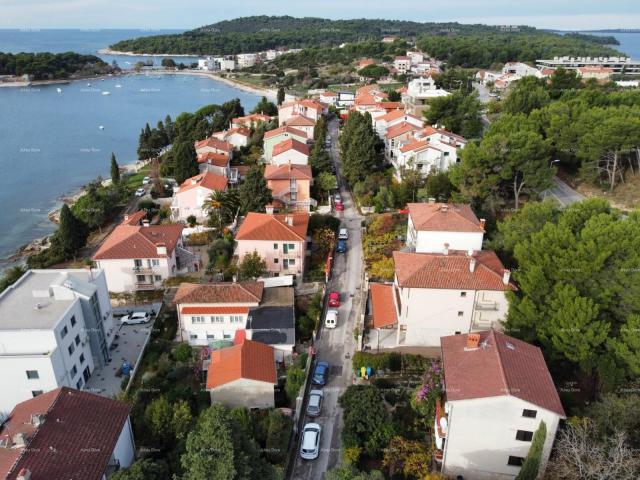 Kuća Pula. Zelenika! Samostojeća kuća! 50 metara do plaže! Pogled more!