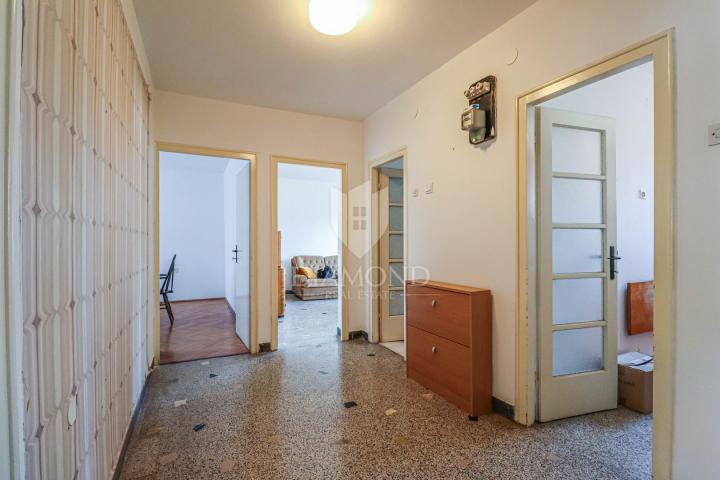 PULA, Geräumige Wohnung, 3 Schlafzimmer und zwei Balkone