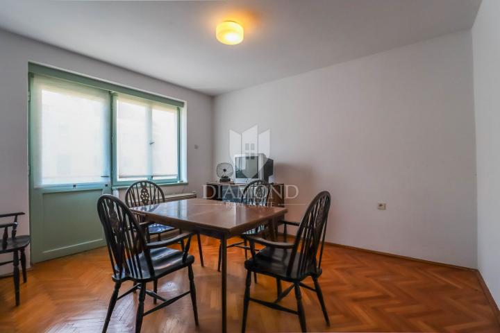 PULA, Geräumige Wohnung, 3 Schlafzimmer und zwei Balkone