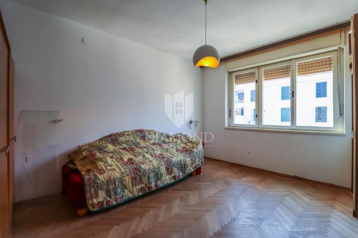 PULA, Geräumige Wohnung, 3 Schlafzimmer und zwei Balkone