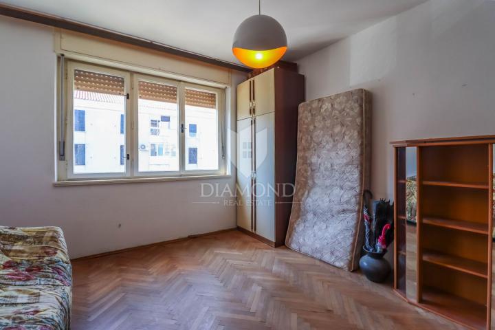 PULA, Geräumige Wohnung, 3 Schlafzimmer und zwei Balkone