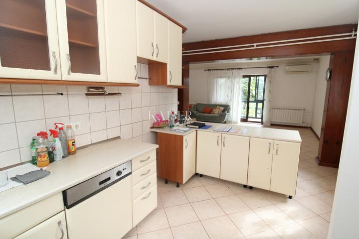 Kastav. comfortable two-room apartment with garden and parking space