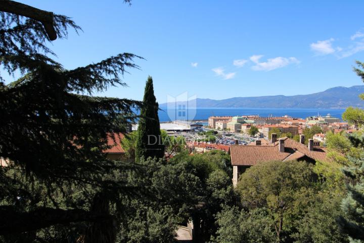 Rijeka, prostrani stan ispunjen bogatom poviješću. 