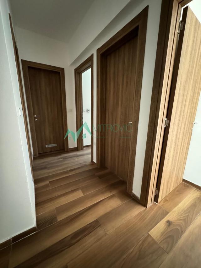 Izdavanje, Poslovni prostor, 400m2 , Centar