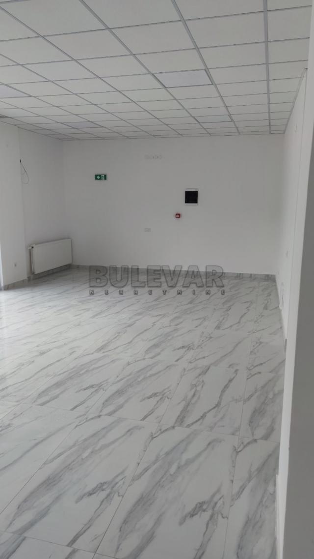 Izdaje se ulični lokal kod Ćele Kule, 90m2