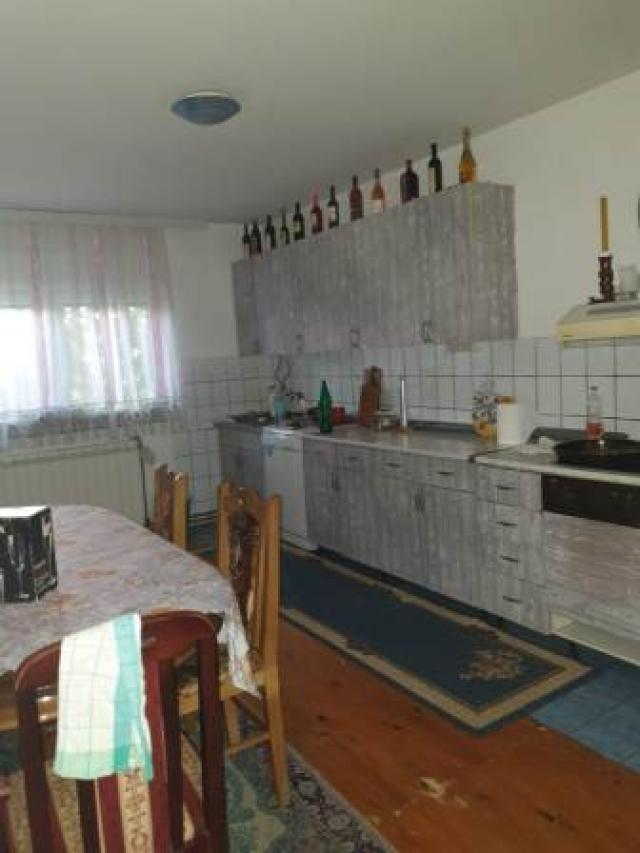 MLADENOVAC MLADENOVAC 232m2 , T , 150000e