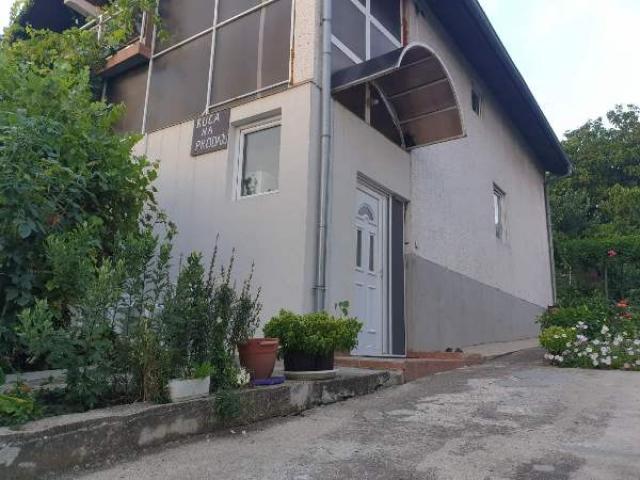 MLADENOVAC MLADENOVAC 232m2 , T , 150000e