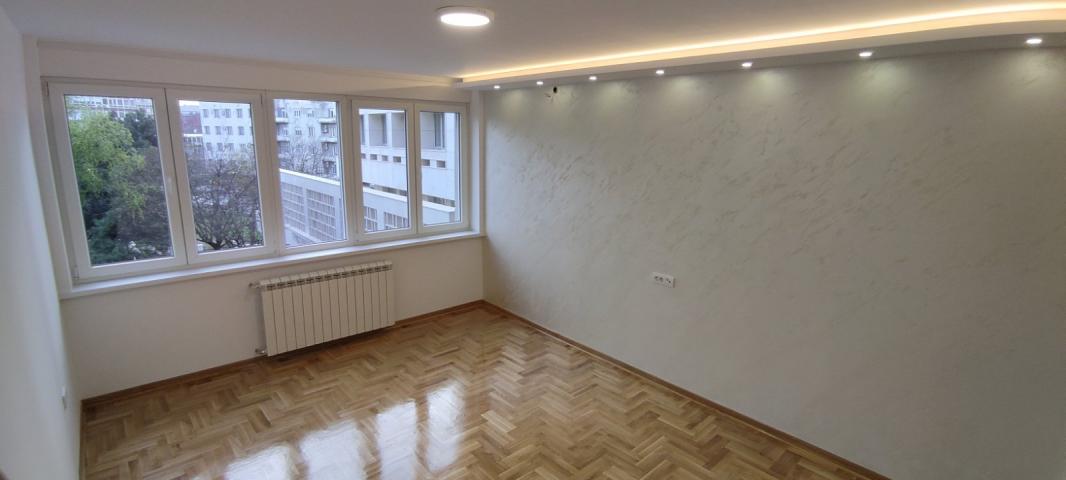 SAVSKI VENAC CENTAR 76m2 , T , 279000e