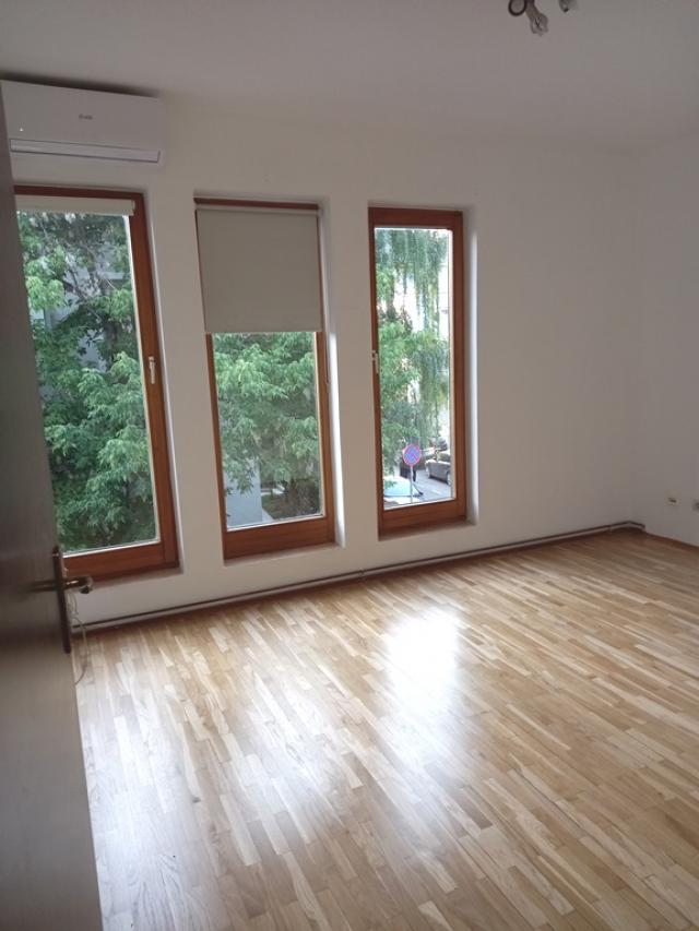 VOZDOVAC LEKINO BRDO 240m2 , T , 2000e