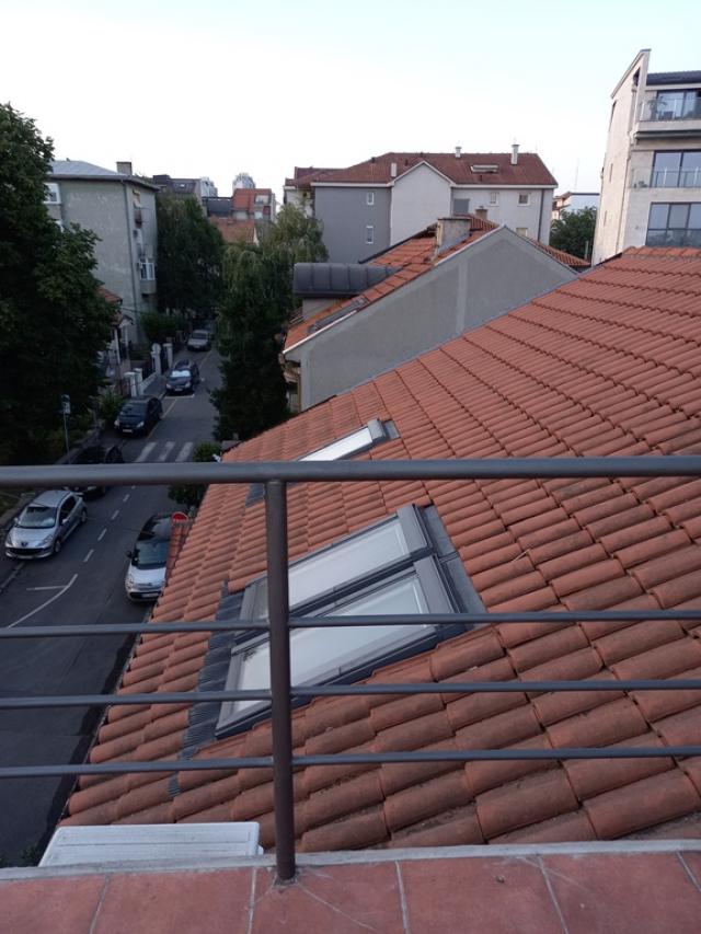 VOZDOVAC LEKINO BRDO 240m2 , T , 2000e