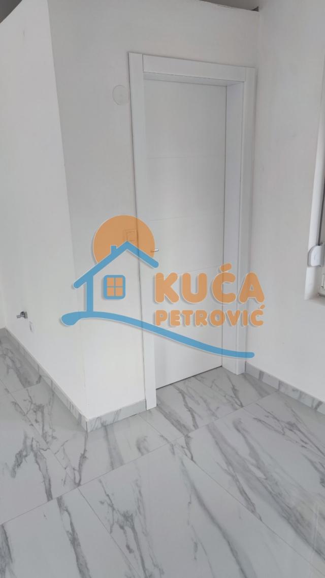 Izdaje se ulični lokal kod Ćele Kule, 90m2