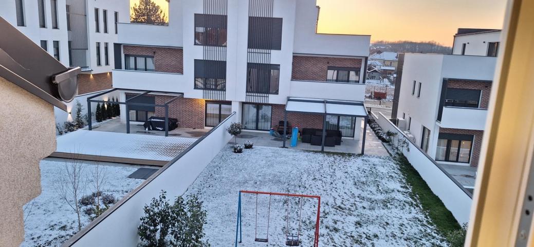 Porodična luksuzna kuća u naselju Green Hill