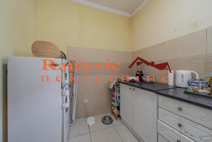 ZVEZDARA CVETKOVA PIJACA 78m2 , T , 178000e