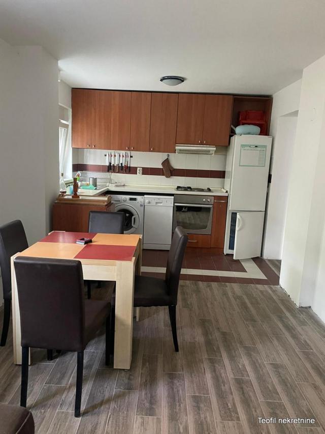 ZEMUN ZEMUN - NOVI GRAD 100m2 , 50 , 209000e