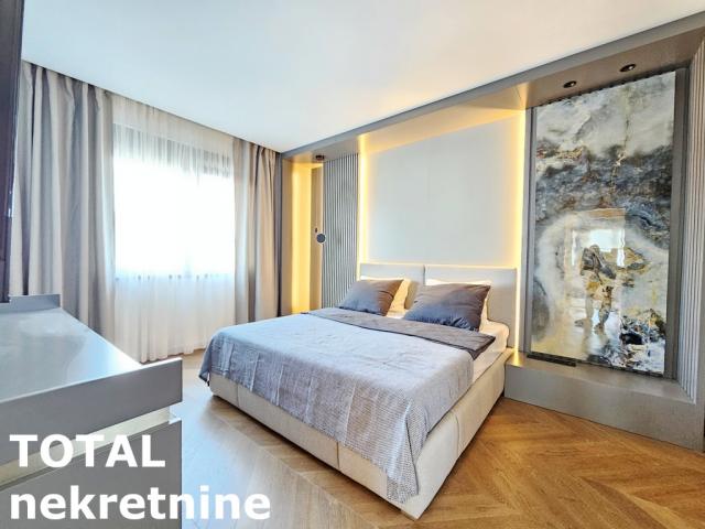 4 Četvorosoban stan NOVI SAD, 531380€