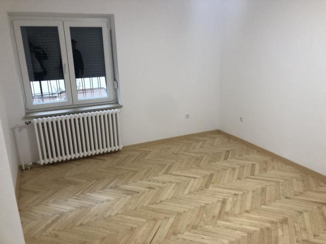 ZEMUN BATAJNICA 205m2 , 1000e