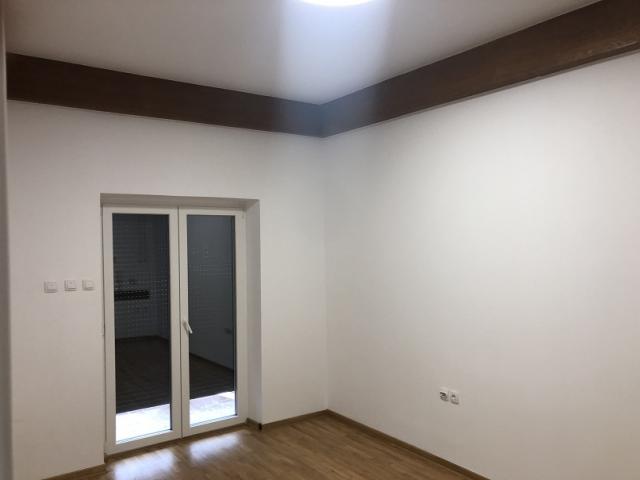 ZEMUN BATAJNICA 205m2 , 1000e