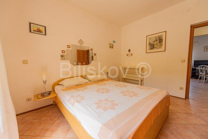 Čiovo, Okrug G. , obiteljska kuća s 4 apartmana, prodaja