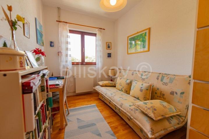 Čiovo, Okrug G. , obiteljska kuća s 4 apartmana, prodaja