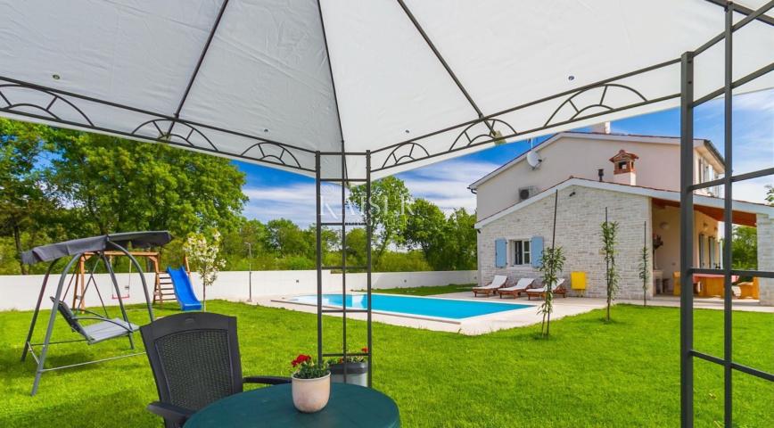 Istra, Marčana - vila s bazenom, 200m2