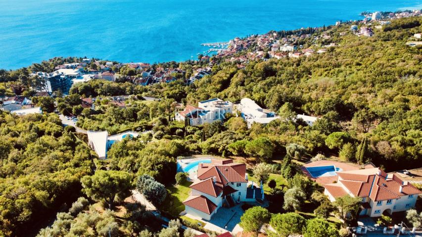 Opatija, Pobri - vila na zemljištu od 4300 m2 s jedinstvenim pogledom