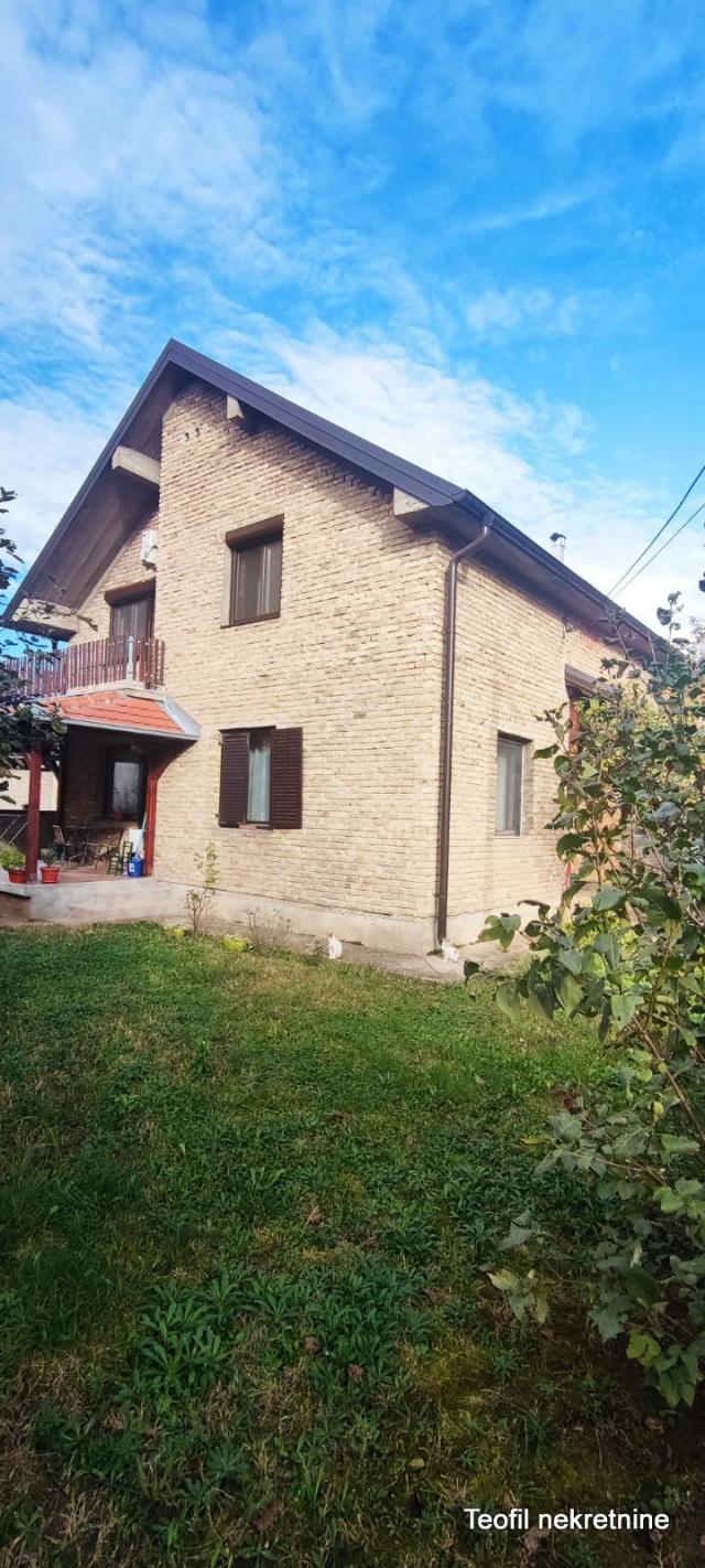 ZEMUN ZEMUN - ALTINA 215m2 , T , 335000e