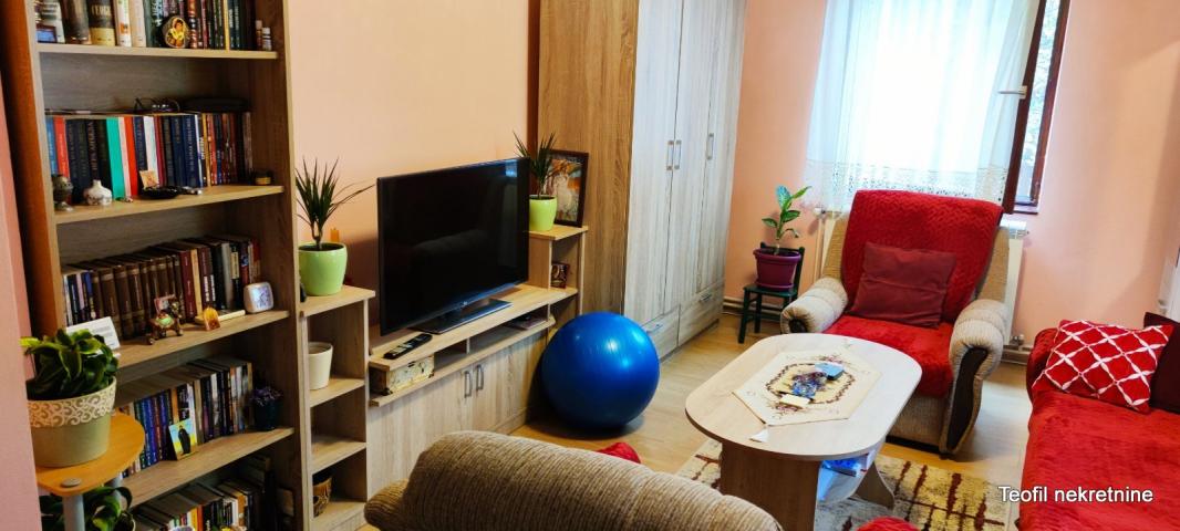 ZEMUN ZEMUN - ALTINA 215m2 , T , 335000e