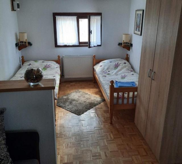 Kuća Divčibare od 85m2, na 13 ari placa, vikend naselje Stevana Filipovića