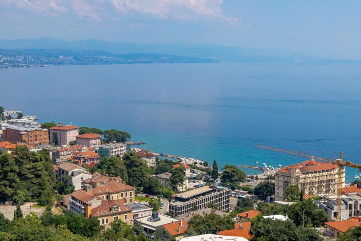 Opatija, atraktivan penthouse s bazenom NKP 367 m2 NOVOGRADNJA