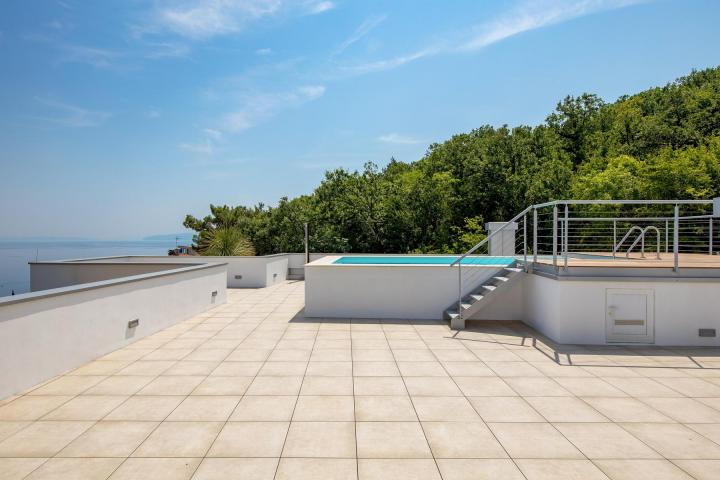 Opatija, atraktivan penthouse s bazenom NKP 367 m2 NOVOGRADNJA