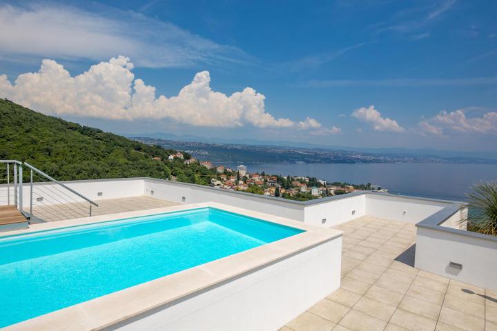 Opatija, atraktivan penthouse s bazenom NKP 367 m2 NOVOGRADNJA