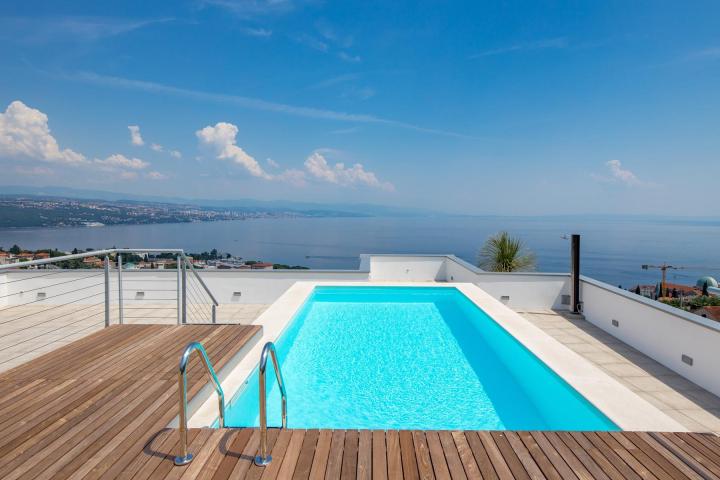 Opatija, atraktivan penthouse s bazenom NKP 367 m2 NOVOGRADNJA