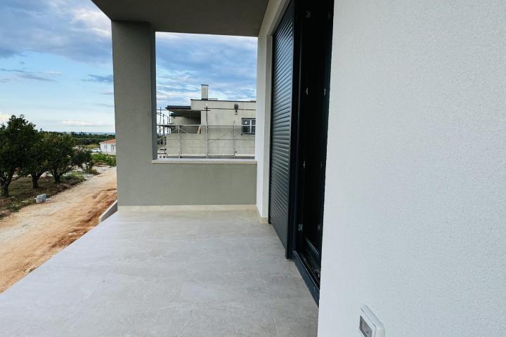 Istra, Umag, NOVOGRADNJA, Stan na drugom katu NKP 64, 54 m2