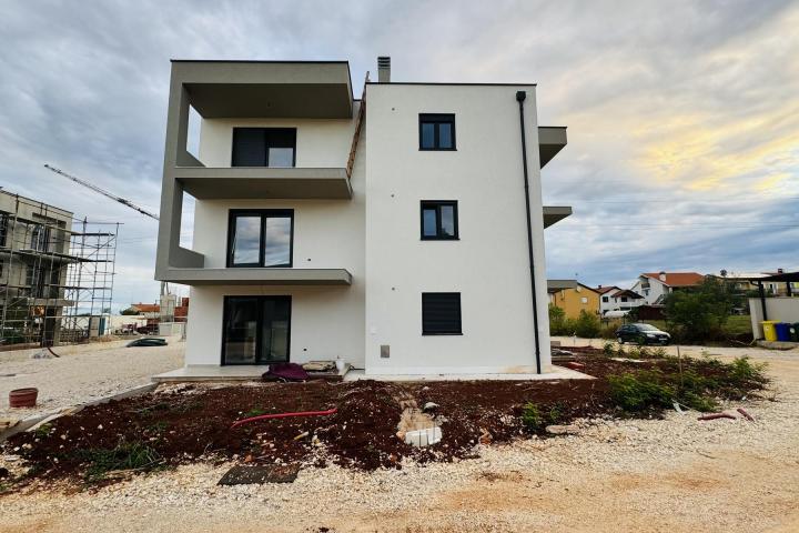 Istra, Umag, NOVOGRADNJA, Stan u prizemlju NKP 64, 01 m2