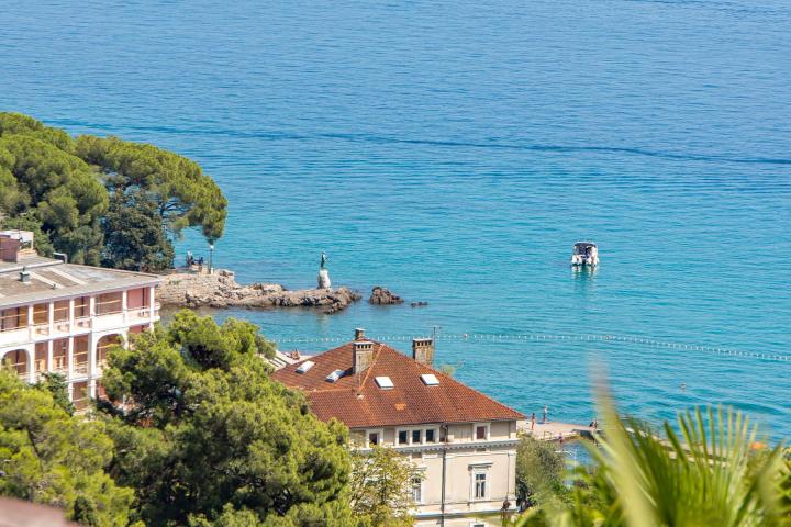 Opatija, moderan trosoban stan NKP 119 m2 u novogradnji