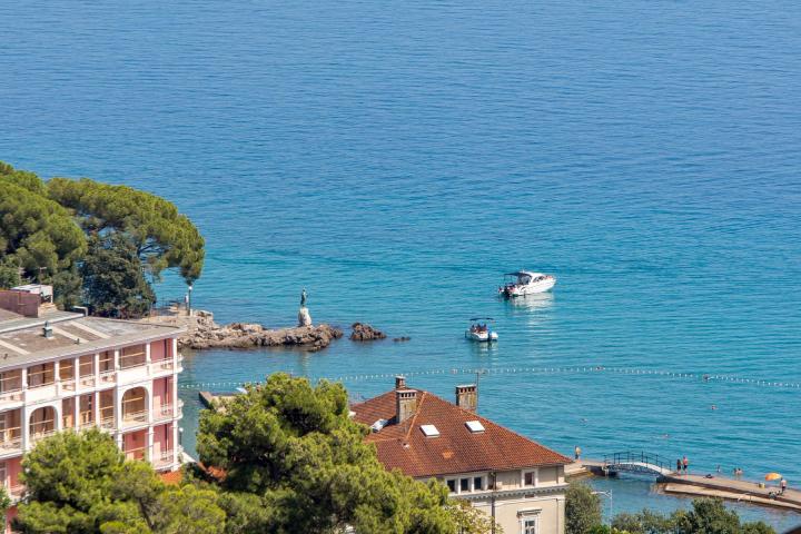 Opatija, moderan trosoban stan NKP 119 m2 u novogradnji