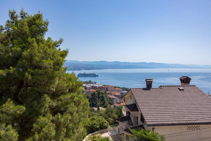 Opatija, trosoban stan NKP 104 m2 u novogradnji