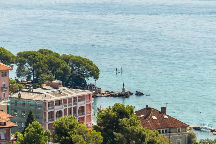 Opatija, trosoban stan NKP 104 m2 u novogradnji