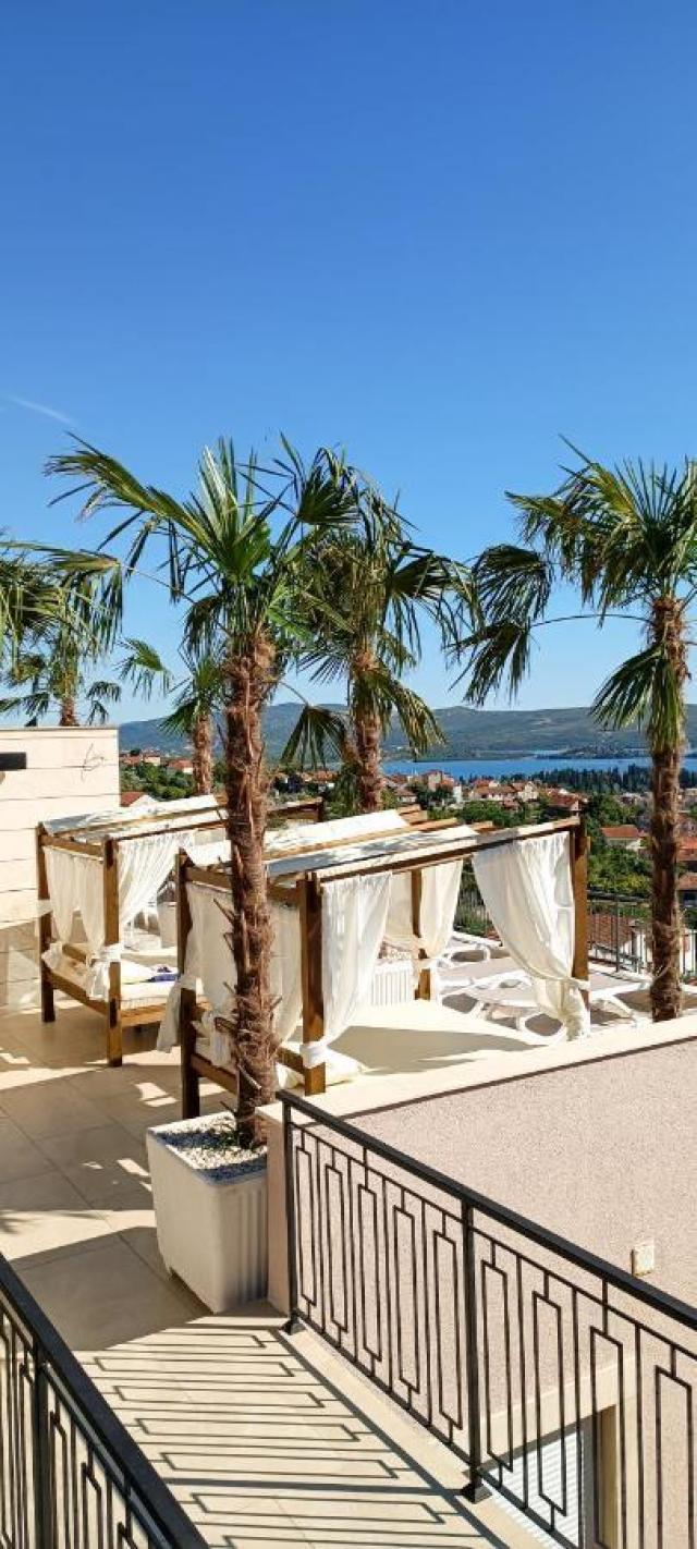 Luxurious one-bedroom apartment of 45m2 with pool in Tivat