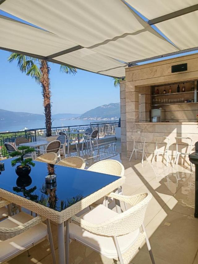 Luxurious one-bedroom apartment of 45m2 with pool in Tivat