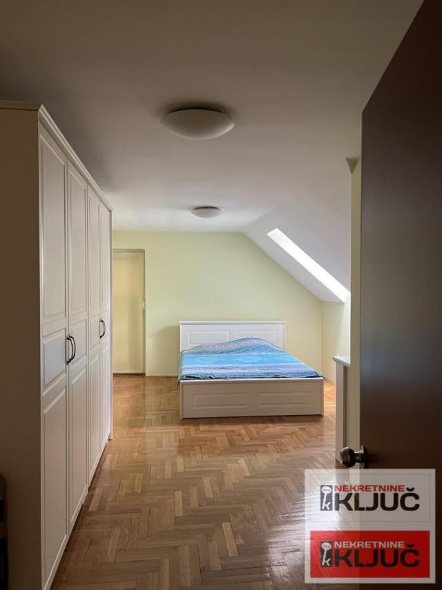 SOCIJALNO, 89m2, Četvorosoban-Duplex, Namešten, Parking