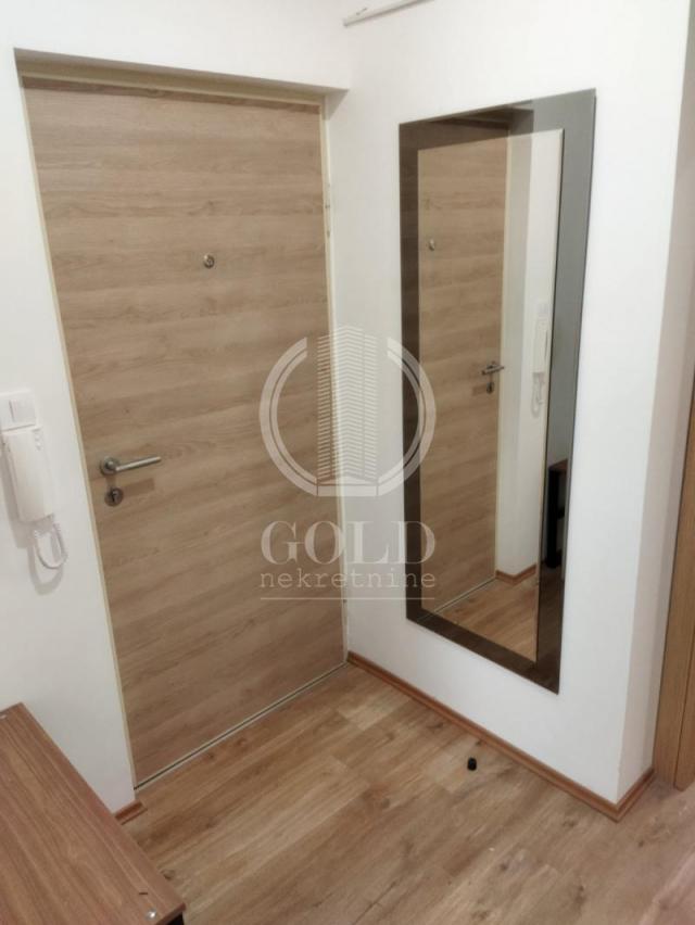 IZDAJEMO 1. 5 STAN , RENOVIRAN 32m2+6m2 TERASE , MAKSIMA GORKOG 500 eura ID#4561