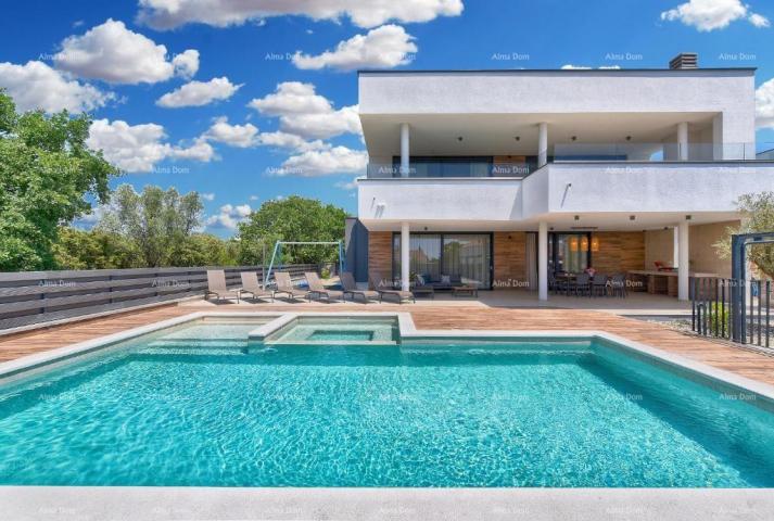 Haus Wunderschöne Villa mit Pool und Meerblick in der Nähe des Strandes