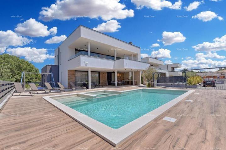 Haus Wunderschöne Villa mit Pool und Meerblick in der Nähe des Strandes