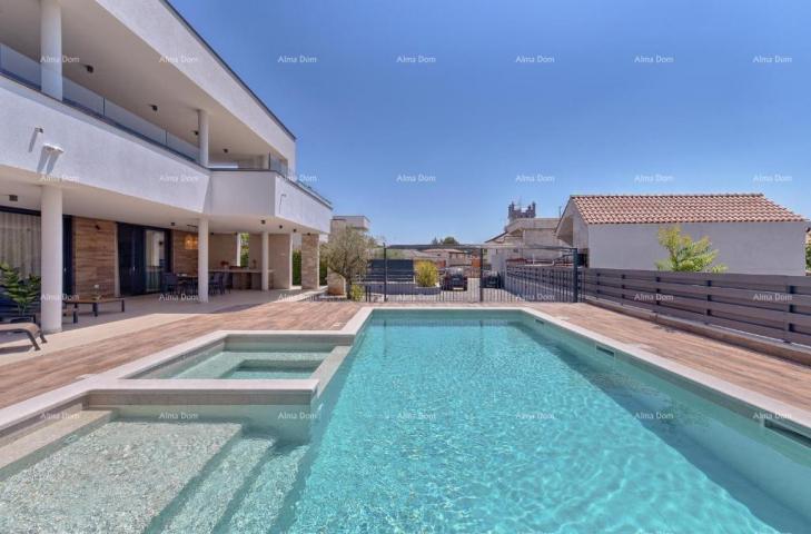 Haus Wunderschöne Villa mit Pool und Meerblick in der Nähe des Strandes