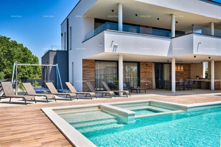 Haus Wunderschöne Villa mit Pool und Meerblick in der Nähe des Strandes