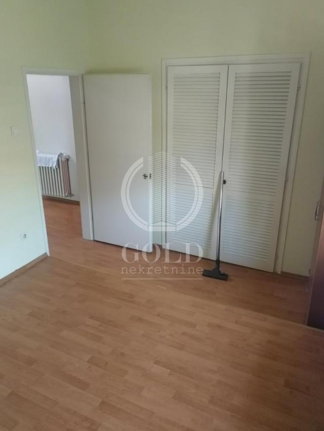 Jodna Banja - Đorđa Bešlina, Kompletna etaža kuće,  115m2, 1000 eur ID#1841