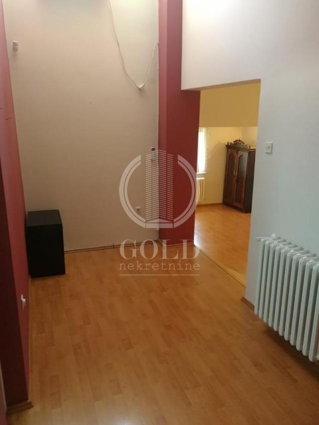 Jodna Banja - Đorđa Bešlina, Kompletna etaža kuće,  115m2, 1000 eur ID#1841